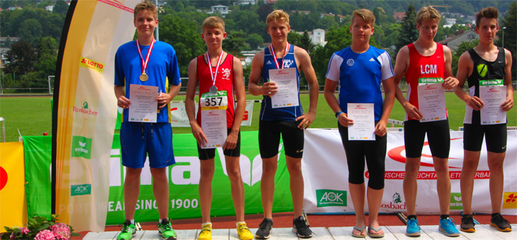 
 
Siegerehrung des Kugelstoßens der Jugend M14<br />
