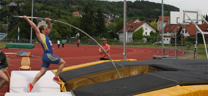 Maximilian Dillemuth beim Stabhochsprung

